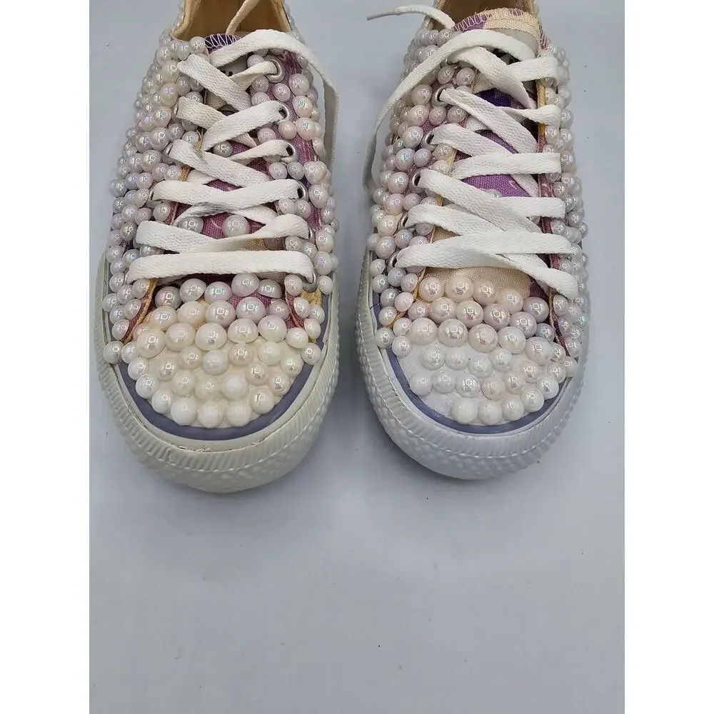 Converse Women's low top converse with faux pearls sneakers shoes size 4.5